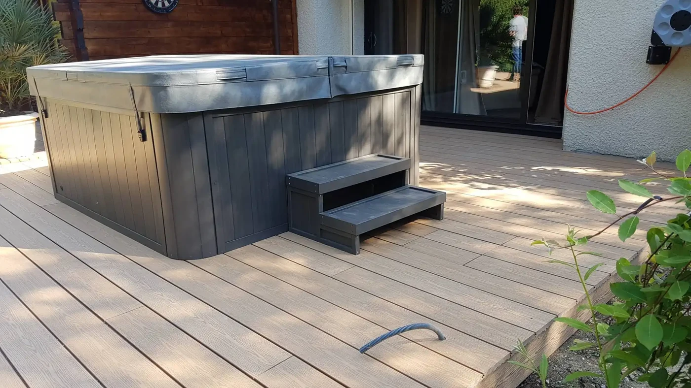 Terrasse composite avec SPA encastré