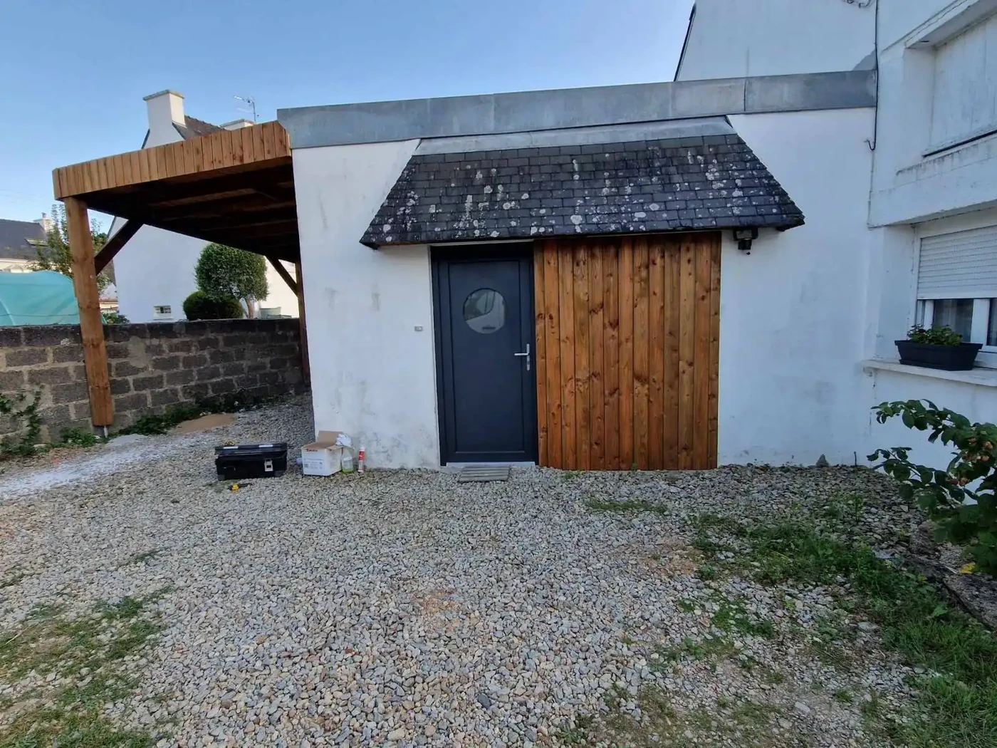 Réalisation d'une cloison en bois Isolée avec Porte d'entrée.
