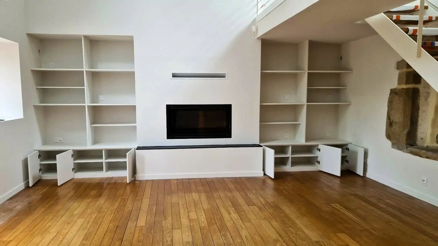 Suite à une renovation complète d'une longère, création de plusieurs Agencements intérieur ainsi qu'une pose de parquet à l'étage